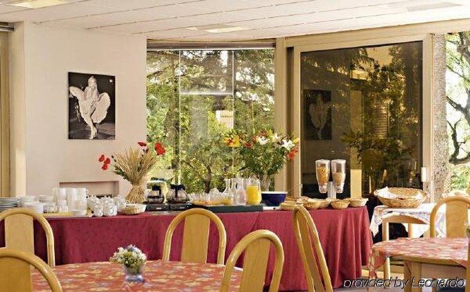 Les Genevriers Apartment Cannes Restoran gambar